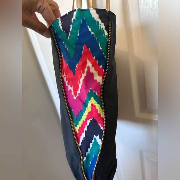 Lilly Pulitzer hearts-a-flutter side zip tote - Picture 6 of 7